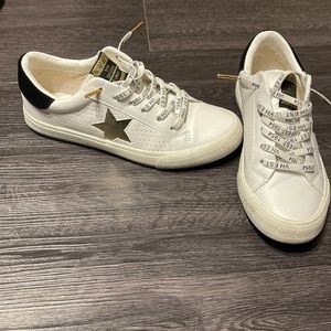 White Vintage Havana Star Sneakers- Size 9